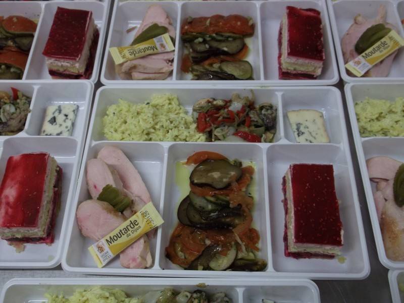 Livraison de plateaux repas équilibrés au bureau à Montélimar Repas traiteur service