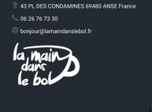 Fabricant de granola bio sans gluten  Lyon dans l’Ouest lyonnais dans le Rhône  La main dans le bol 